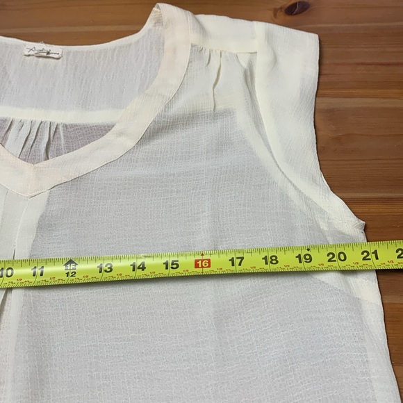 Antilia Femme Sheer, Lightweight, Airy, Flowing Tunic Style Off White Top - Picture 5 of 9